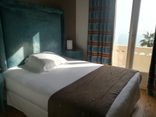 Hotel A�va