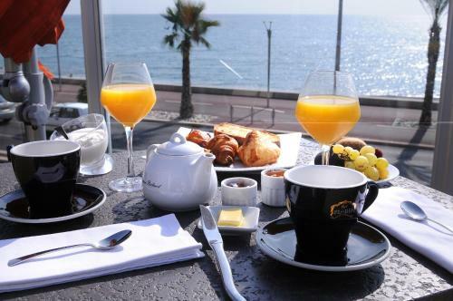 Hotel A�va