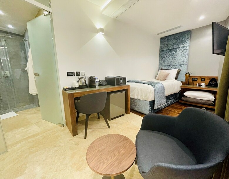 Hotel The Village Boutique And Spa