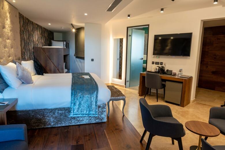 Hotel The Village Boutique And Spa