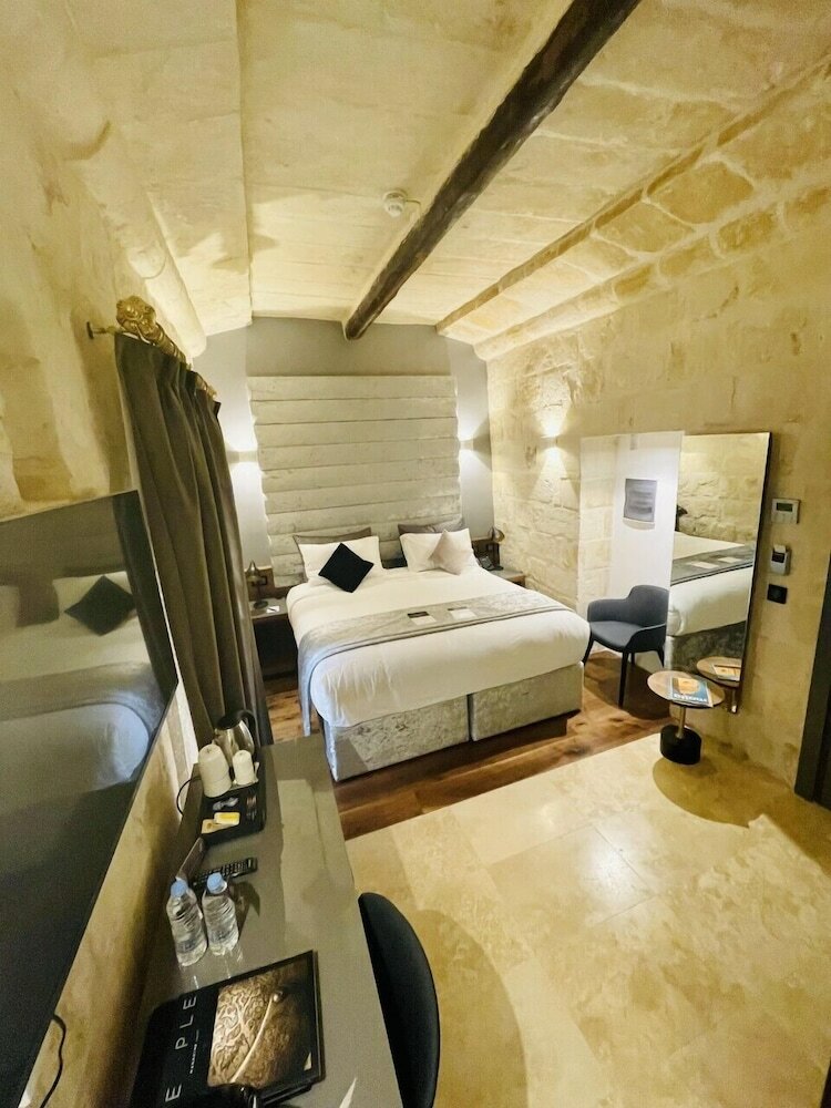 Hotel The Village Boutique And Spa