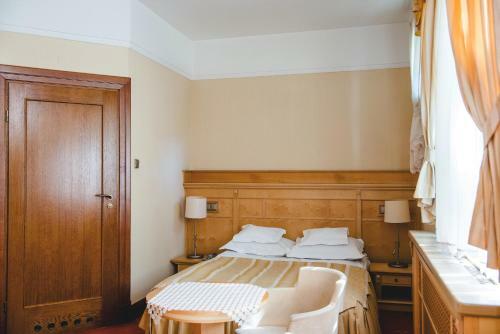 Hotel Pa?ac Czarny Las (50 Km Od Katowic)