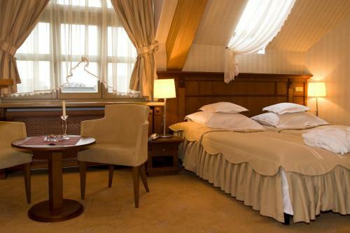 Hotel Pa?ac Czarny Las (50 Km Od Katowic)