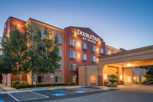 Hotel Doubletree By Hilton North Salem