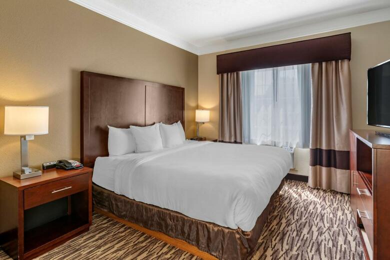 Hotel Comfort Suites Airport Salem