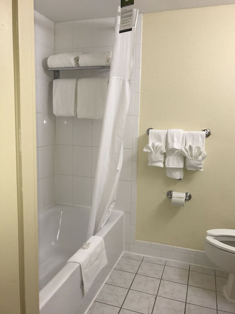 Clarion Hotel & Suites Hamden