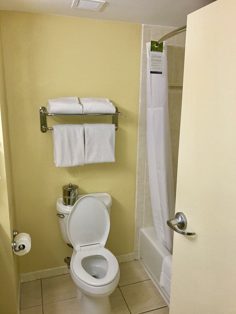 Clarion Hotel & Suites Hamden