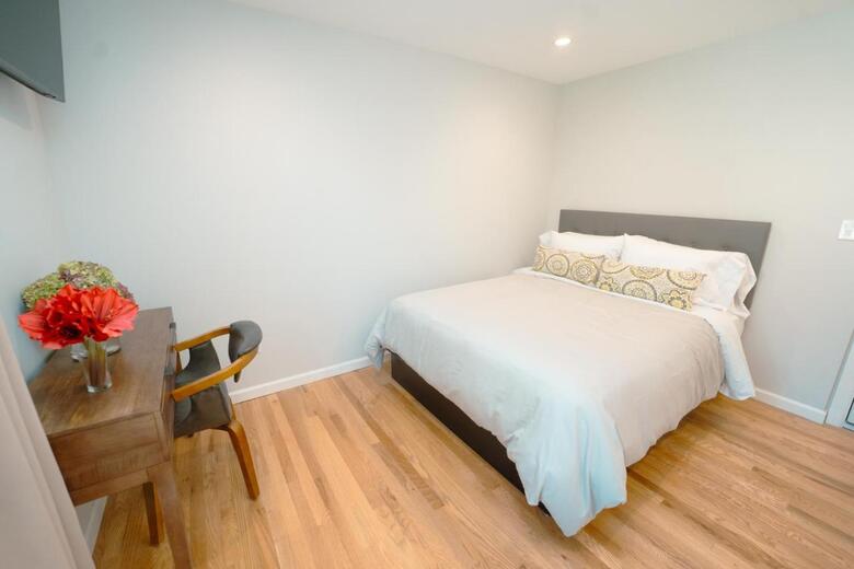 Hampton Bays Hotel On Main