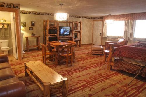 Hotel Gateway Inn And Suites