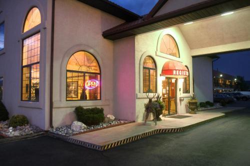Hotel Gateway Inn And Suites