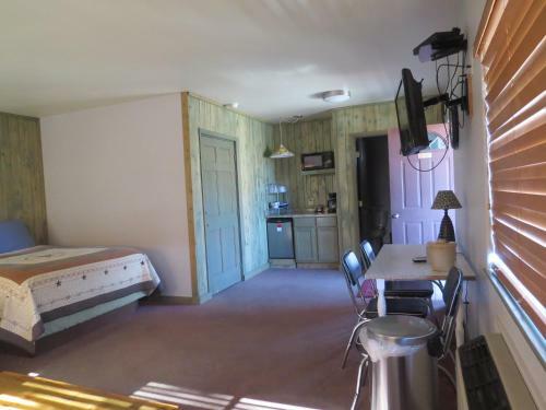 Mountain Motel