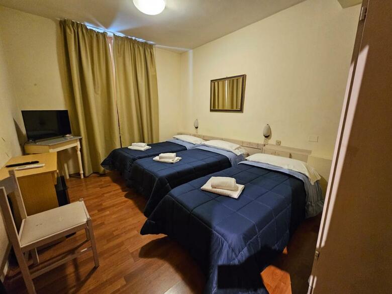 Hotel Holiday