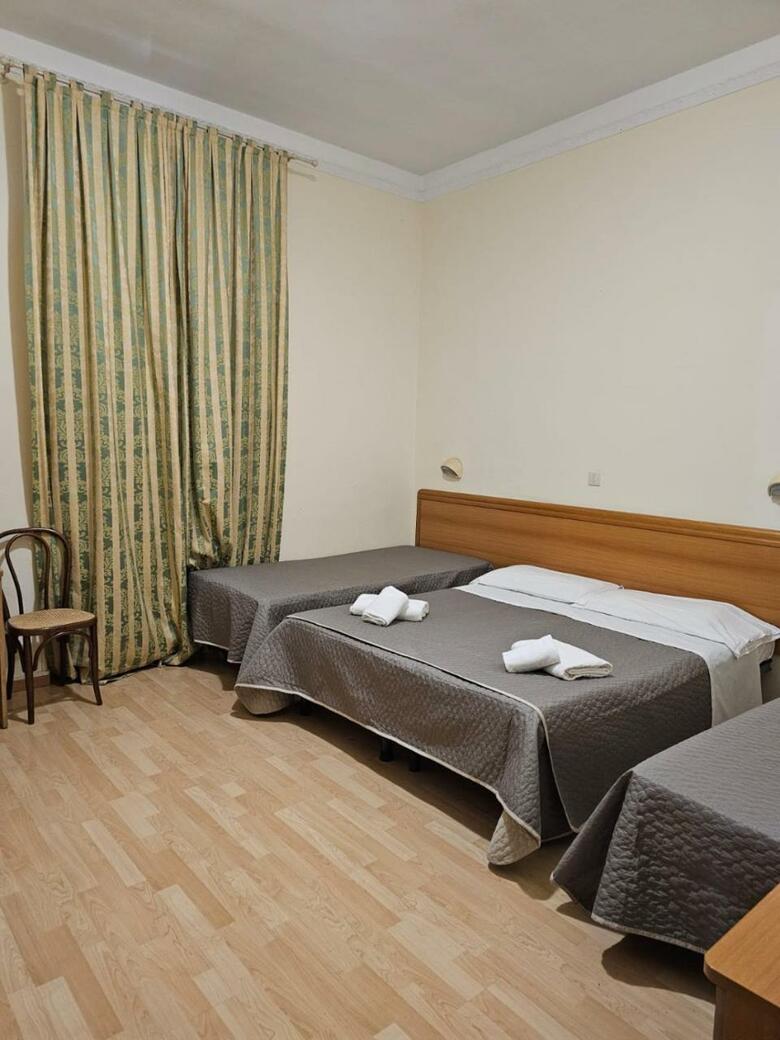 Hotel Holiday