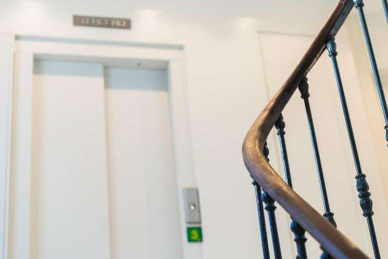 Hotel Debamb� Suites