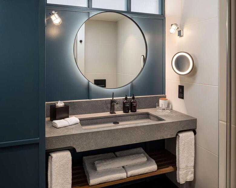 Hotel The Gantry London, Curio Collection By Hilton