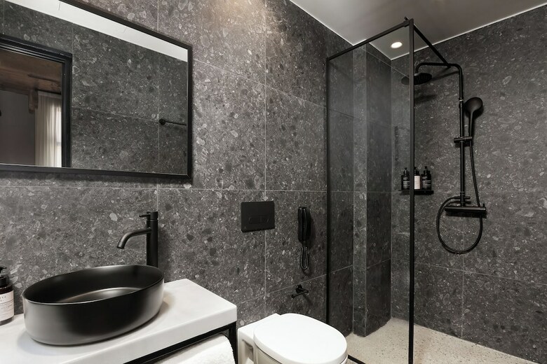 Anise, Aluma Hotel & Resort