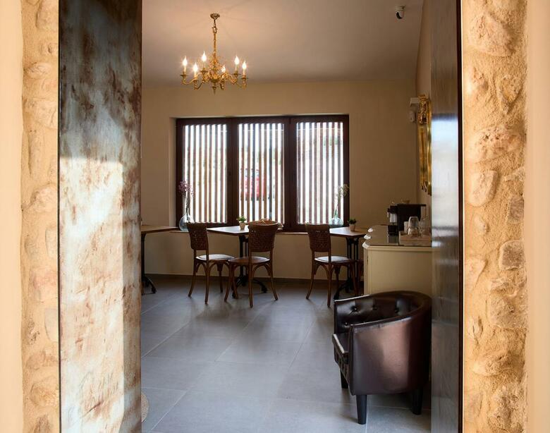 Hostal Hotel Mas Aguil�