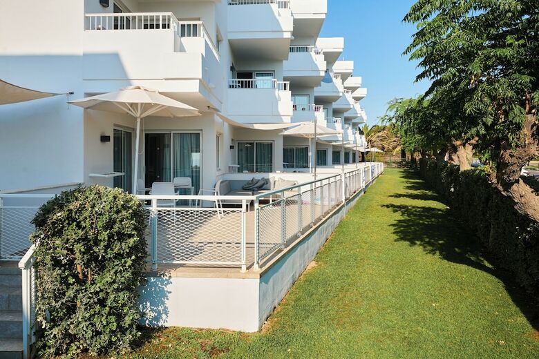Aparthotel Hipotels Apartamentos Cala Bona