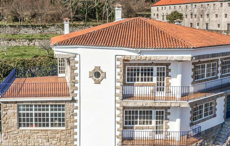 Luxury Singular Villa Rosa