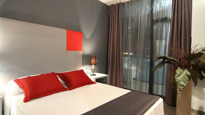 Apolo Suites Rentalmar