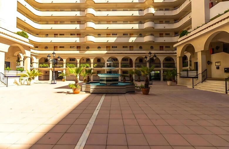 Apartamentos 520 � Golden Coast Paradise