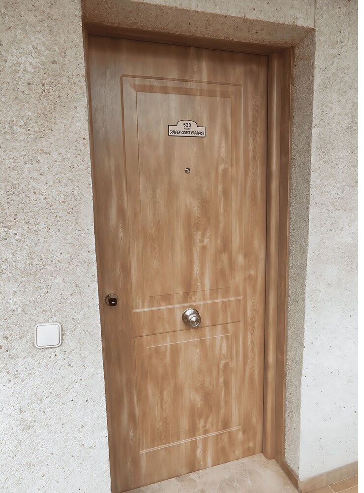 Apartamentos 520 � Golden Coast Paradise