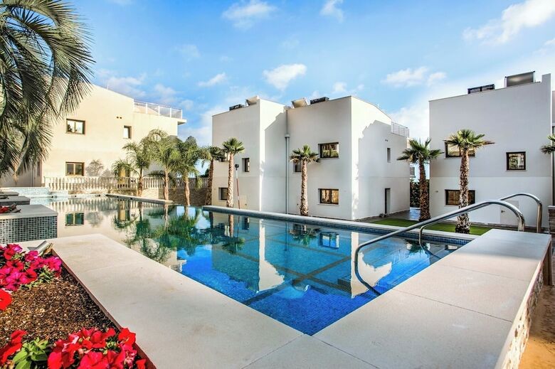 Aparthotel Calma Holiday Villas