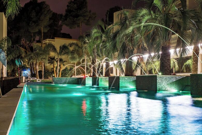 Aparthotel Calma Holiday Villas