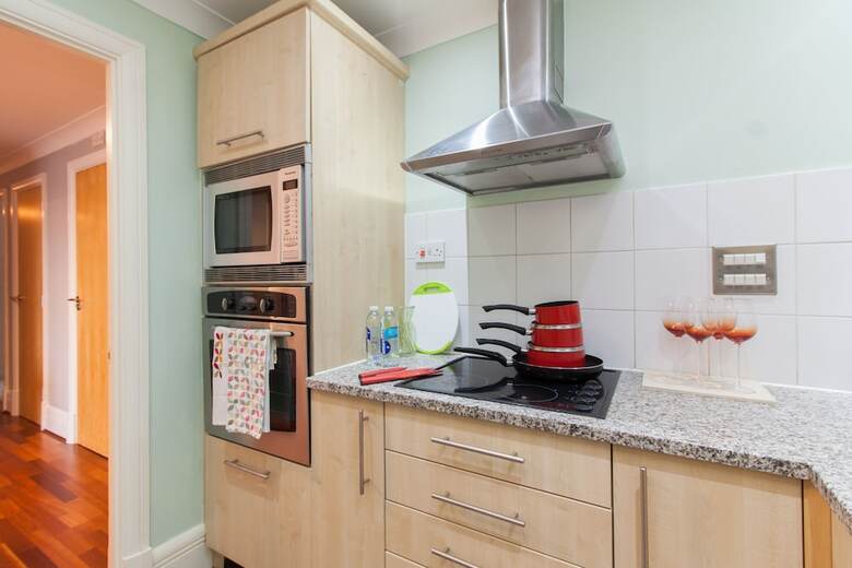 Canary Wharf Luxury River View Apartment