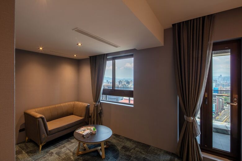 Roaders Plus Hotel Taipei Station