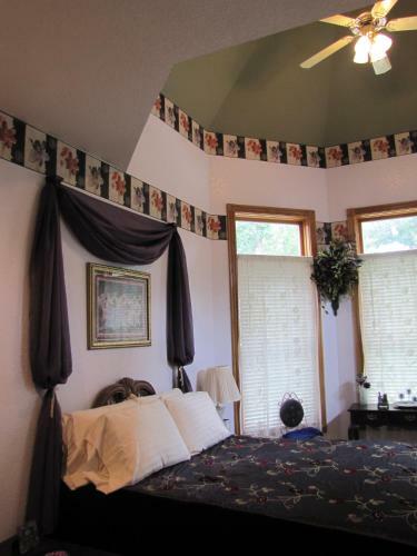 Shiloah Manor B&B And Event Center