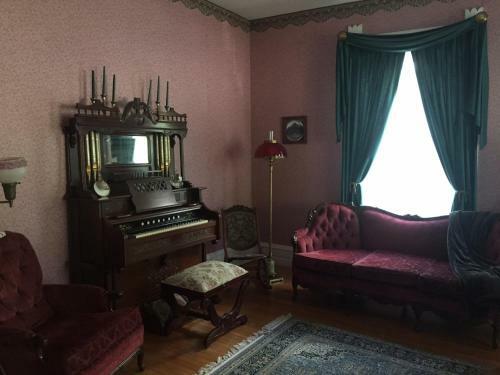 Grand Avenue Bed And Breakfast