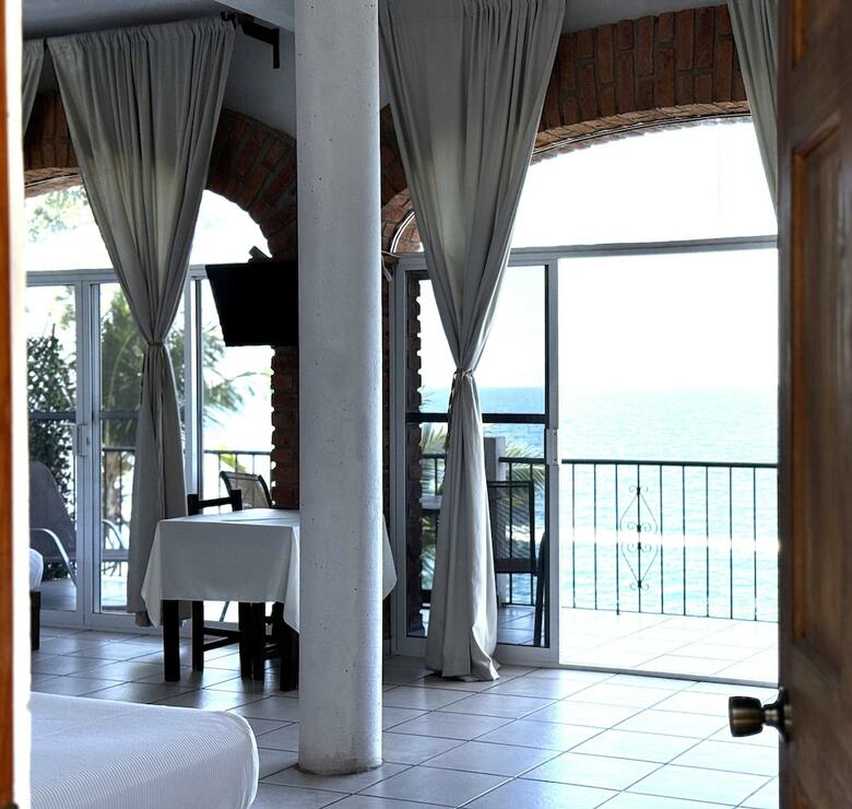Aparthotel Traditional Sierra Leon Oceanfront Rooms