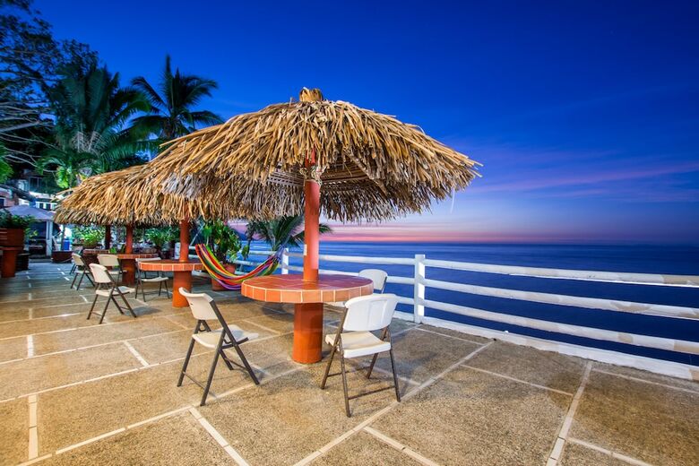 Aparthotel Traditional Sierra Leon Oceanfront Rooms