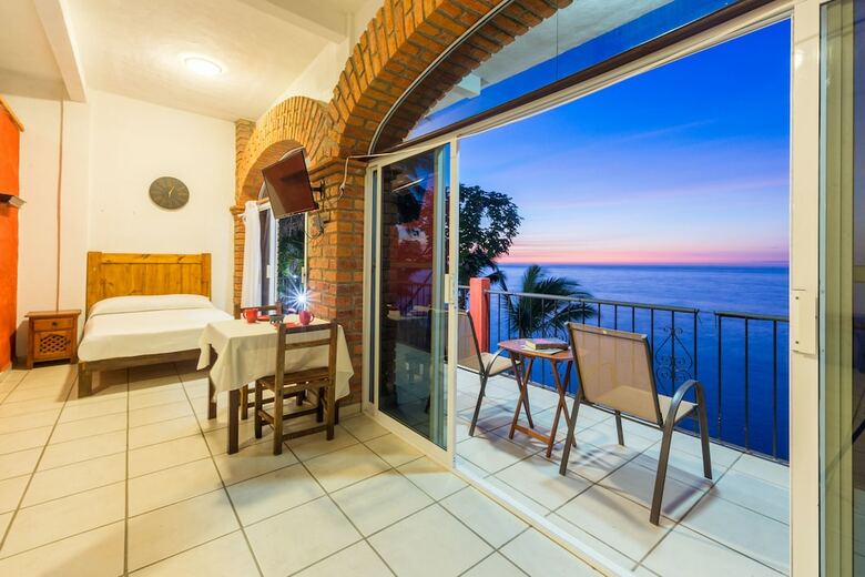 Aparthotel Traditional Sierra Leon Oceanfront Rooms