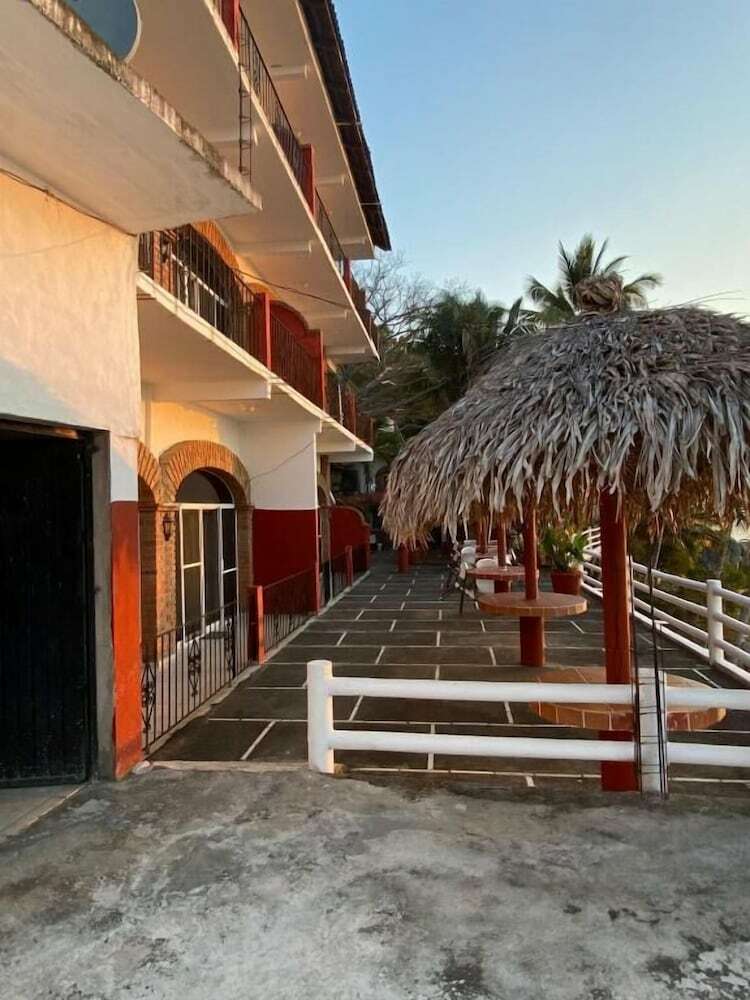 Aparthotel Traditional Sierra Leon Oceanfront Rooms