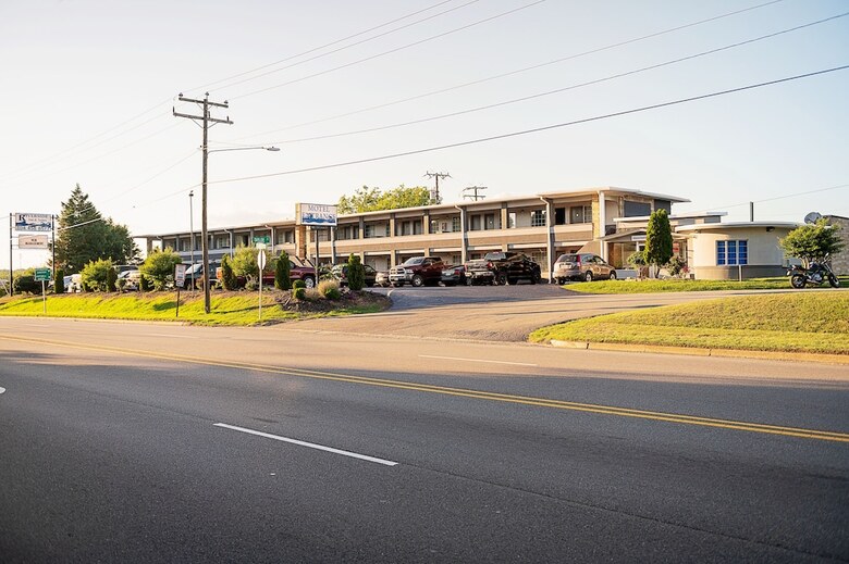 Hotel Riverside Inn And Suites