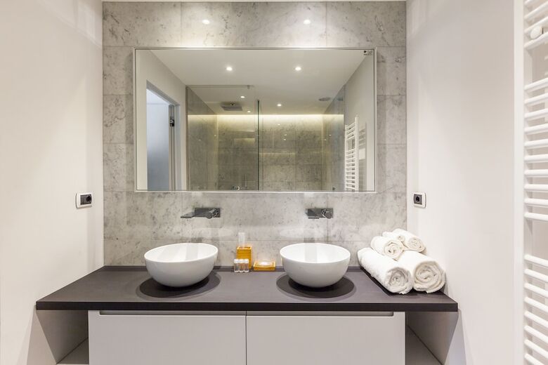 Easyhomes - Duomo Suites & Apartments