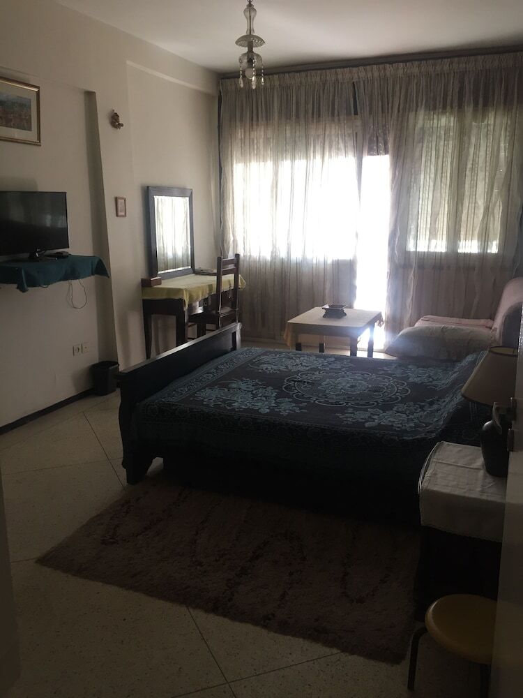 Room-property In A Quiet Area Close To T