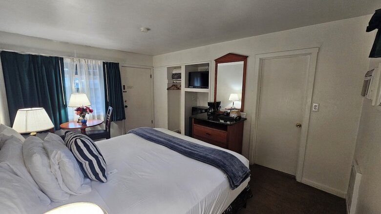 Cedar Lodge Motel