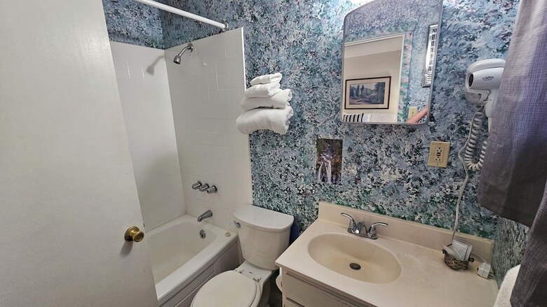 Cedar Lodge Motel