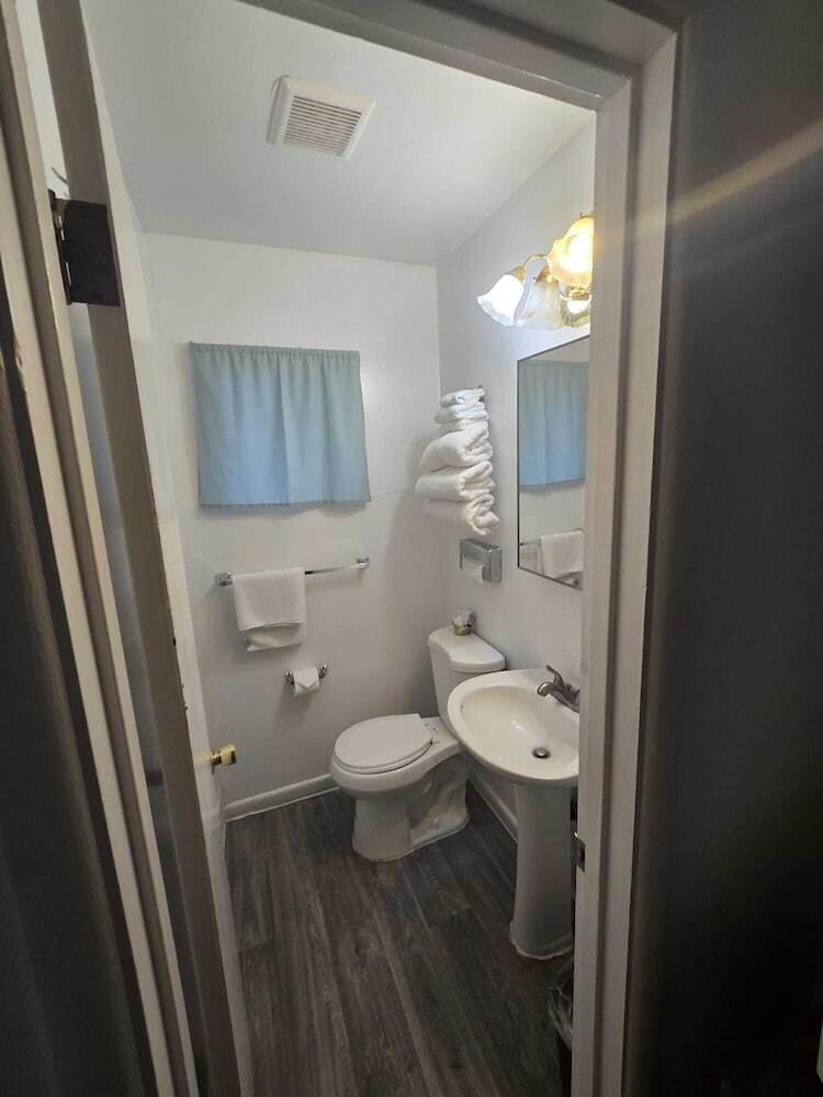 Cedar Lodge Motel