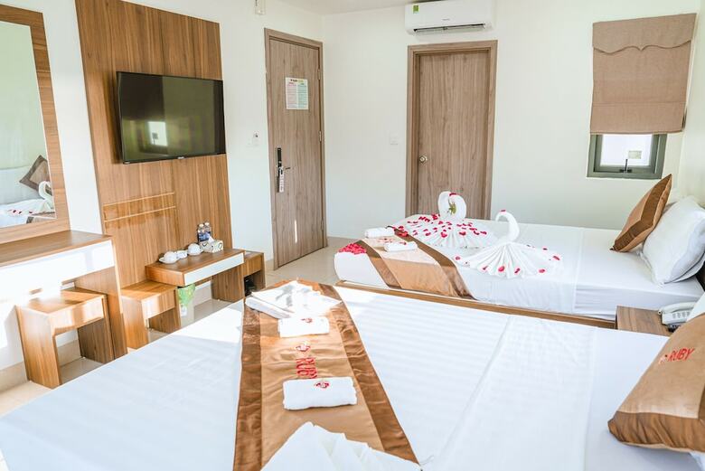 Ruby Hotel Cat Ba