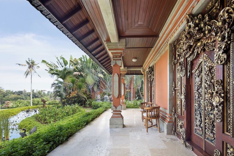 Hotel Swan Paradise A Pramana Experience