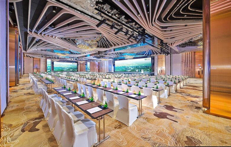 Regala Skycity Hotel By Regal Hotels
