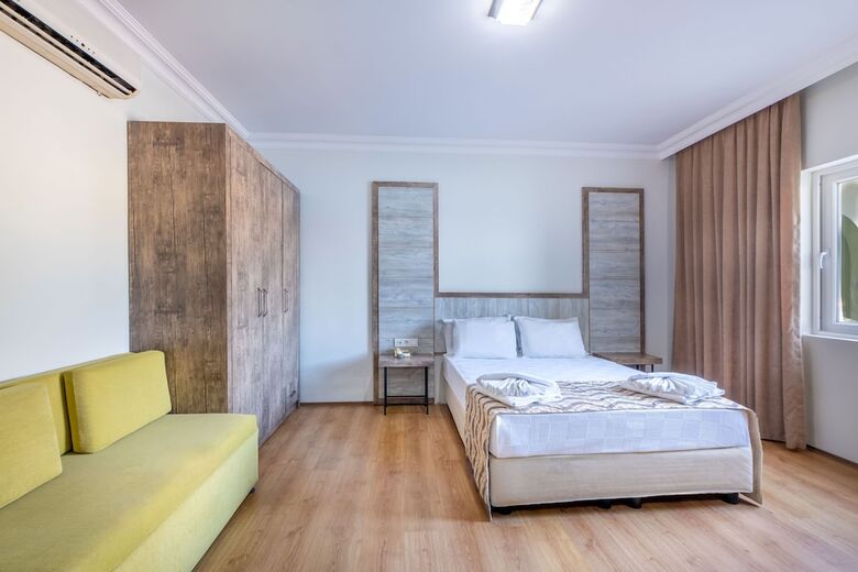 Hotel Senza Garden Holiday Club