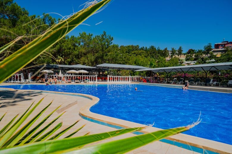 Hotel Senza Garden Holiday Club
