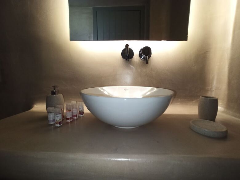 Amphitrite Suites Santorini