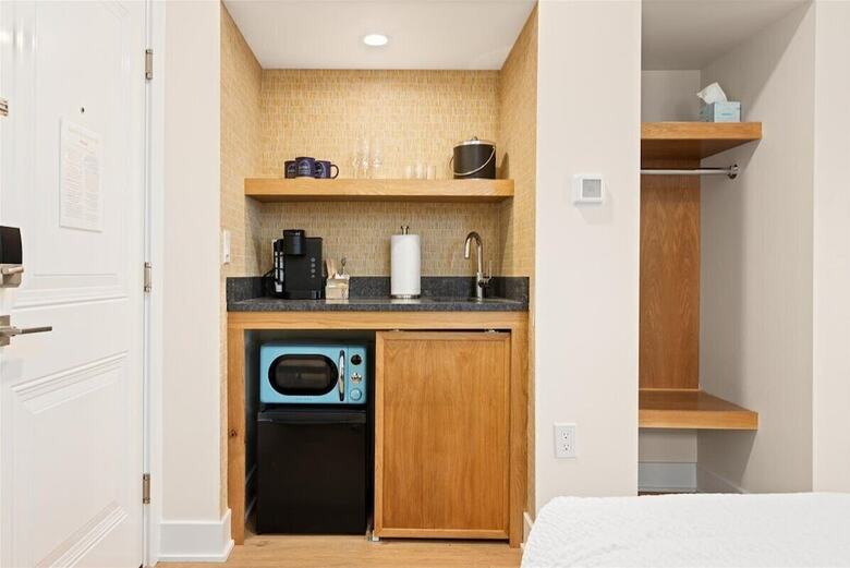 Hotel Surrey Beach House