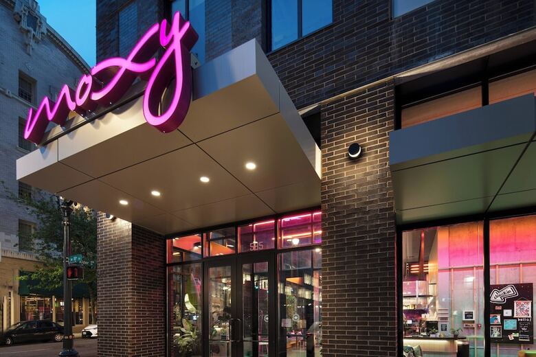 Hotel Moxy Portland Downtown